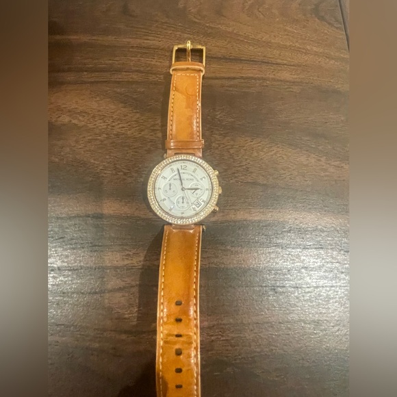 Michael Kors Rose Gold Chronograph with  Leather Band No scratches main image 8